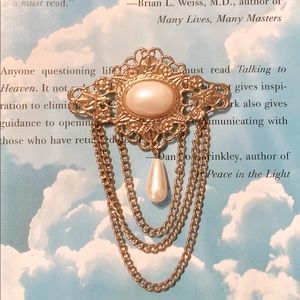 Beautiful Vintage Lovely 80’s Fabulous Brooch